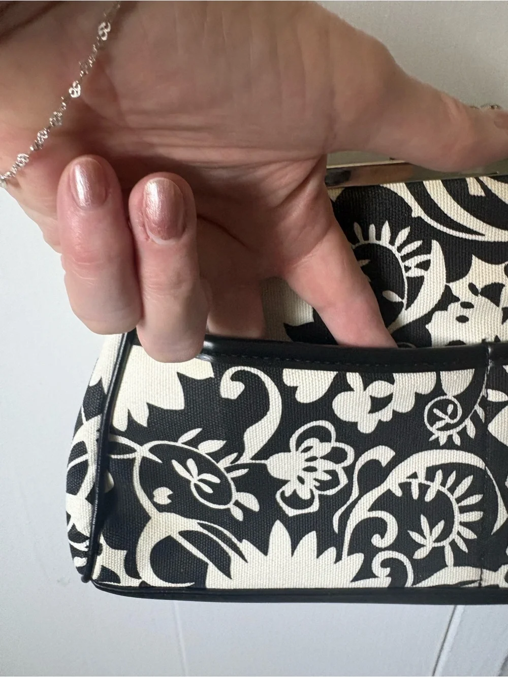 White House Black Market Black and White Canvas Floral Purse Bag - Preused